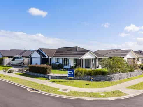 12 Kahukaka Road, One Tree Point
