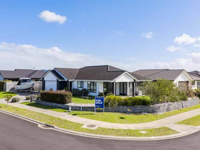 12 Kahukaka Road, One Tree Point