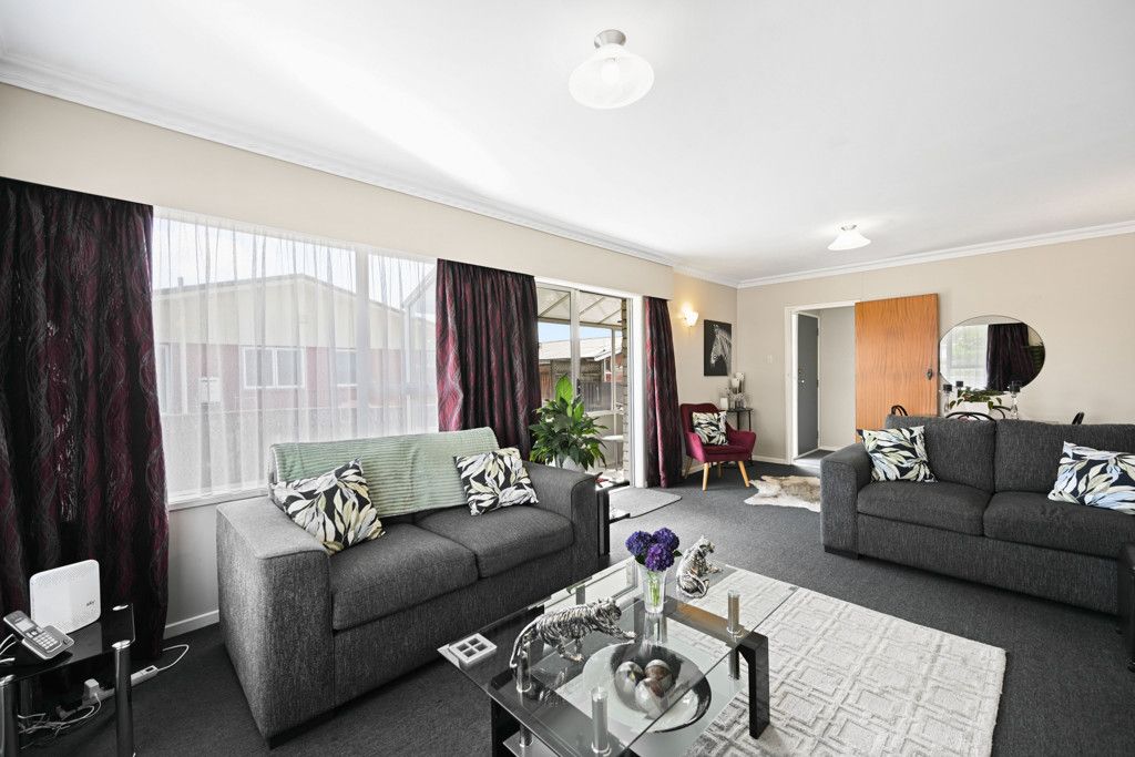Immaculate Home in Top Location! - Widok 6