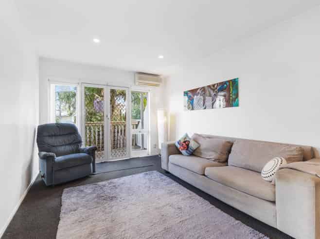 2/20 Hutchinsons Road, Bucklands Beach