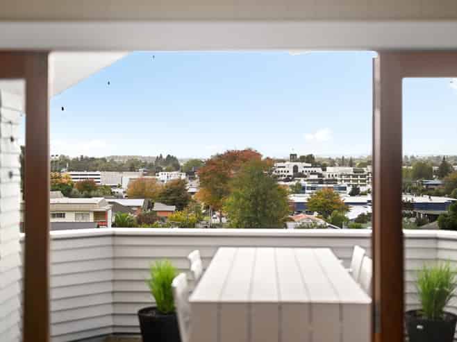 10 Ruakiwi Road, Hamilton Lake