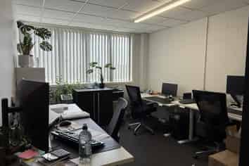Professional 75sqm office: Central Howick location
