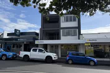 Professional 75sqm office: Central Howick location