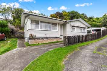 3 Jonathan Way, Paparangi