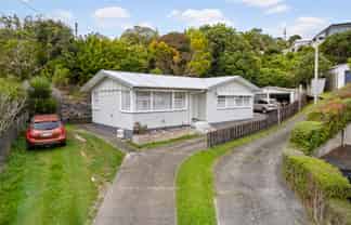 3 Jonathan Way, Paparangi