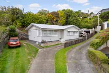 3 Jonathan Way, Paparangi