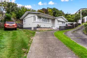 3 Jonathan Way, Paparangi