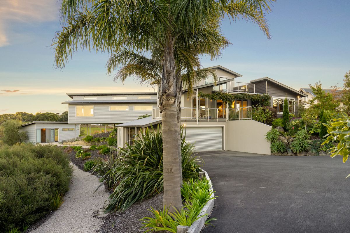 Versatile Coastal Living with Studio & Sea Views, Ruby Bay
