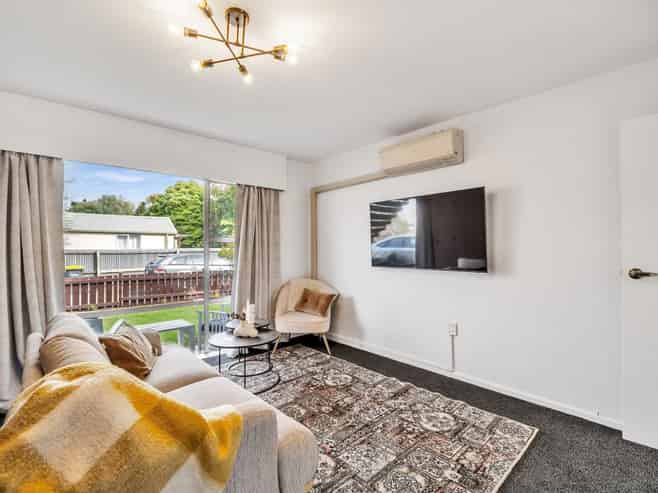 1/605 Hereford Street, Linwood