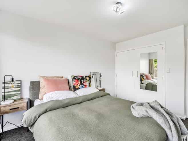 1/605 Hereford Street, Linwood