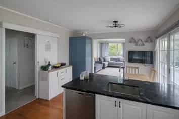 32 Weatherly Road, Torbay