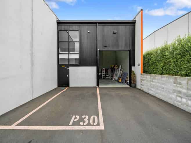 MORTGAGEE AUCTION - BOUTIQUE COMMERCIAL
