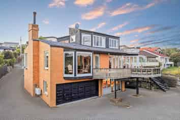 1 Churchill Road, Murrays Bay
