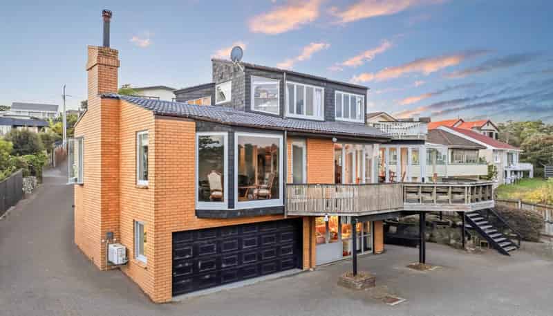 1 Churchill Road, Murrays Bay