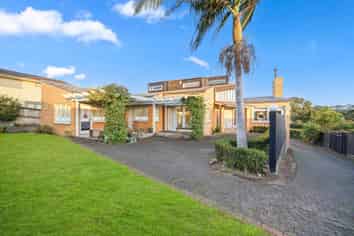 1 Churchill Road, Murrays Bay