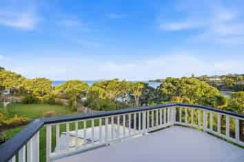 1 Churchill Road, Murrays Bay