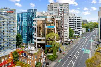 WELL CONNECTED OFFICE ON THE CITY FRINGE
