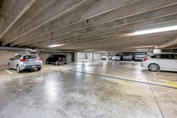 WELL CONNECTED OFFICE ON THE CITY FRINGE
