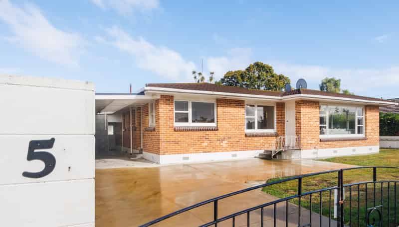 5 Sutherland Crescent, Westbrook