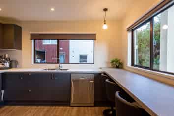  20B Dart Place , Fernhill/Sunshine Bay