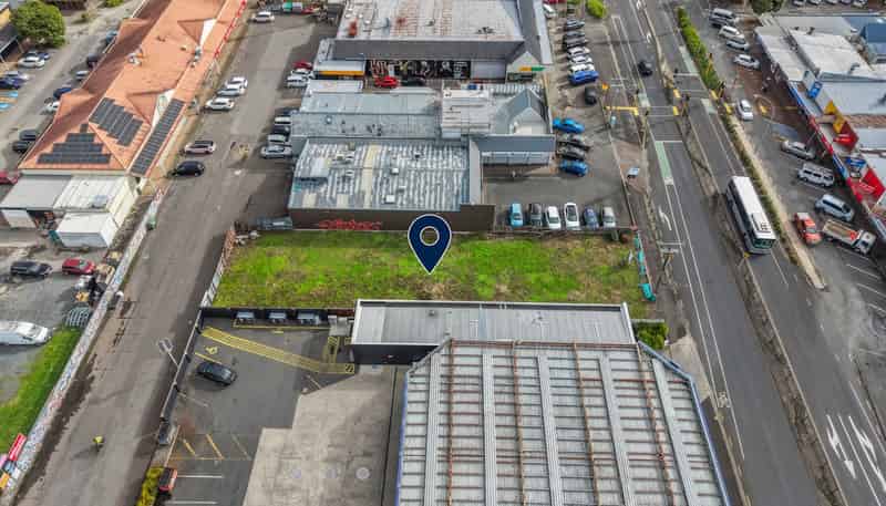 First Floo Whatawhata Road, Dinsdale