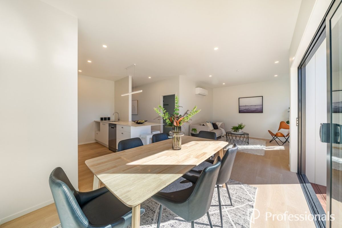 Brand New, Sun-Filled Family Home - Mehr