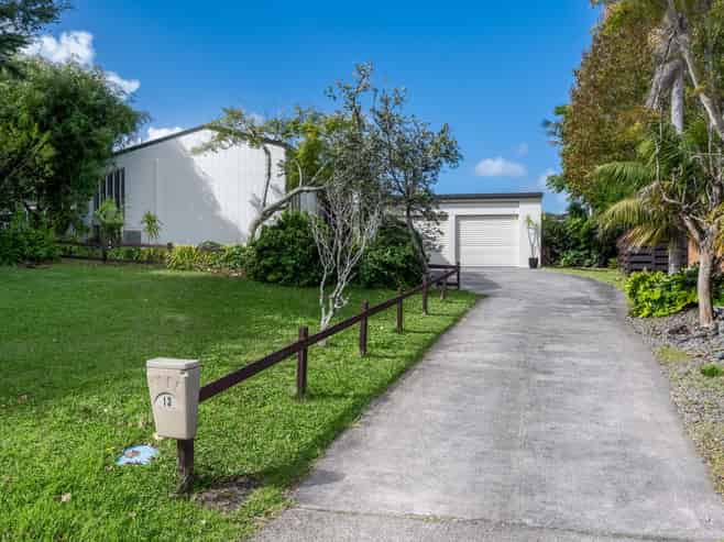 13 Tyrian Close, Half Moon Bay