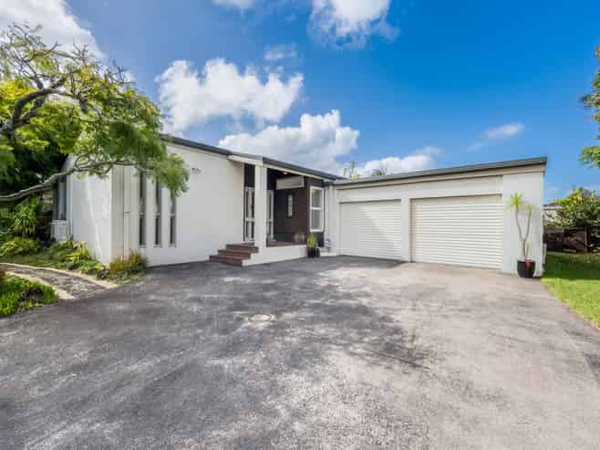 13 Tyrian Close, Half Moon Bay