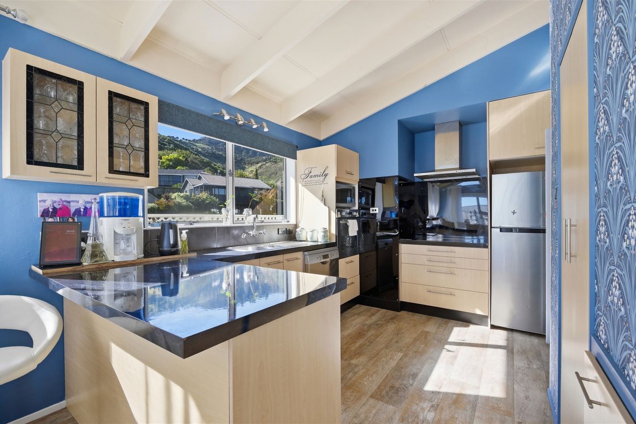 Space. Views. Location. Make Your Move! - Mehr