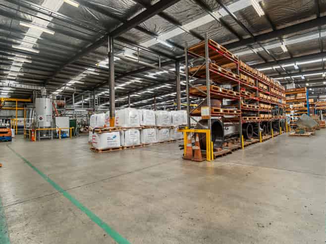 Great Hard-working Warehouse with Big Yard, Big Power and Gantrys 