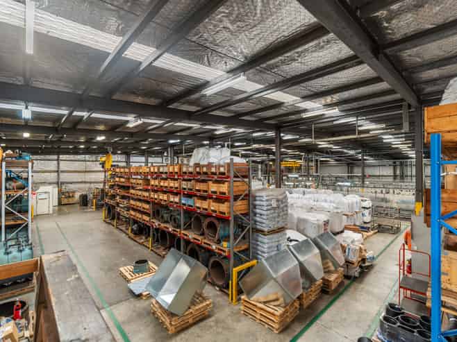 Great Hard-working Warehouse with Big Yard, Big Power and Gantrys 