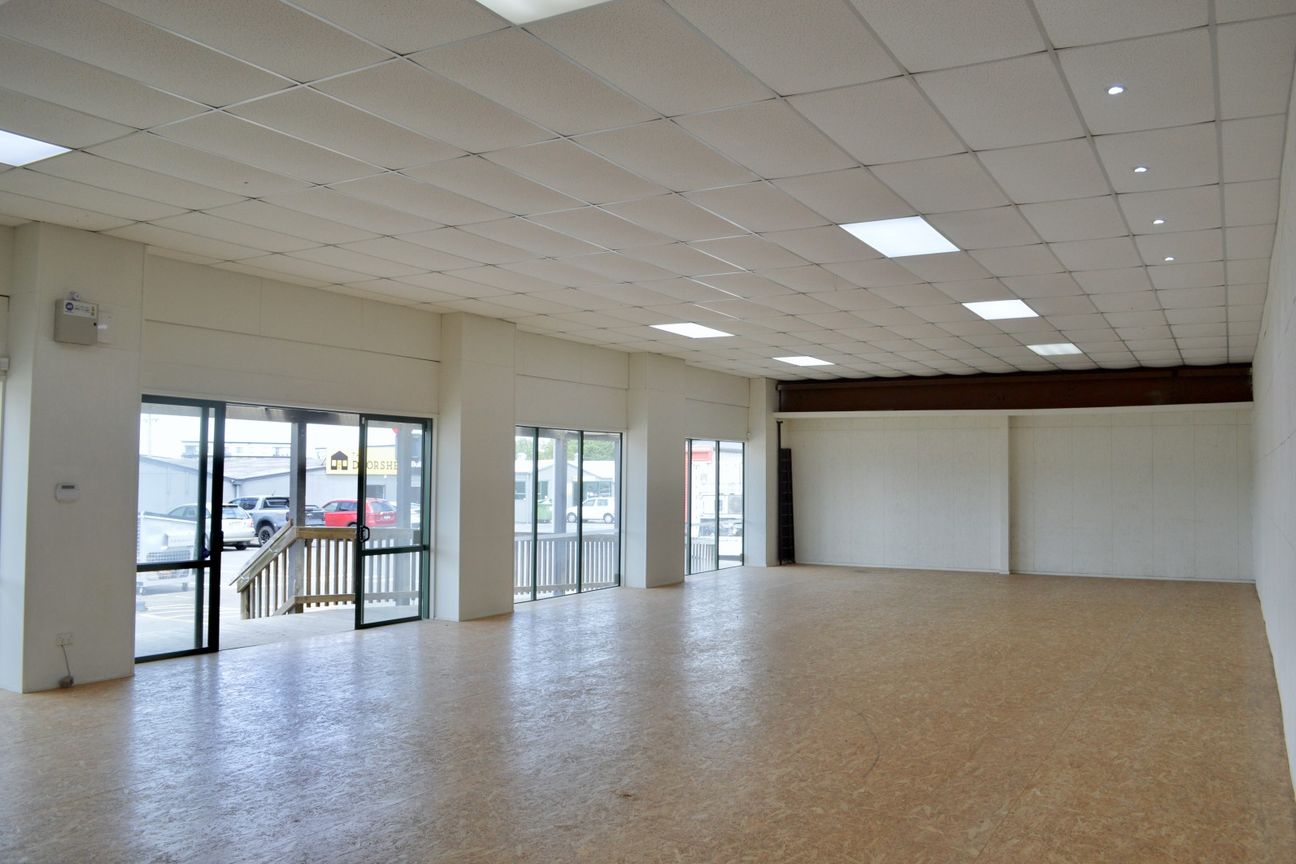 Prime location for showroom - Vista 5