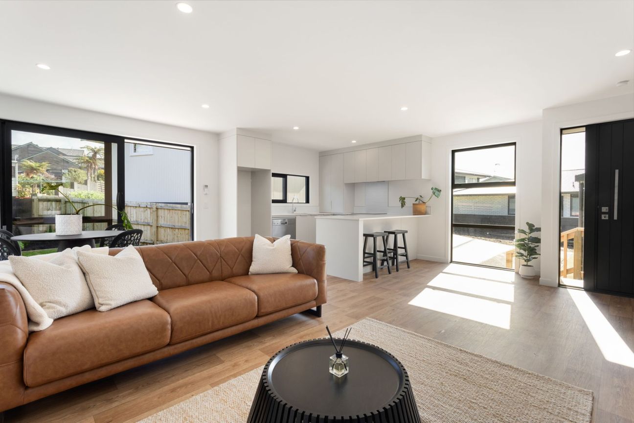 Brand New + Oversized Garage = Smart Buying - Fler