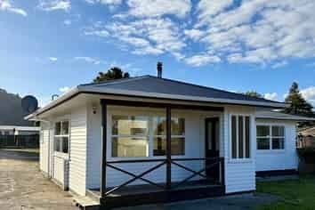 133 Clayton Road, Mangakakahi