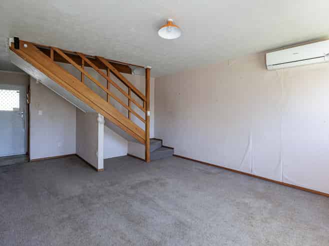 1/702 Grays Road, Mahora