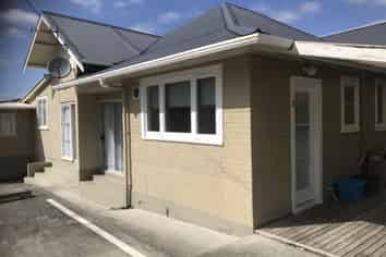 2/18 Aubrey Street, Regent