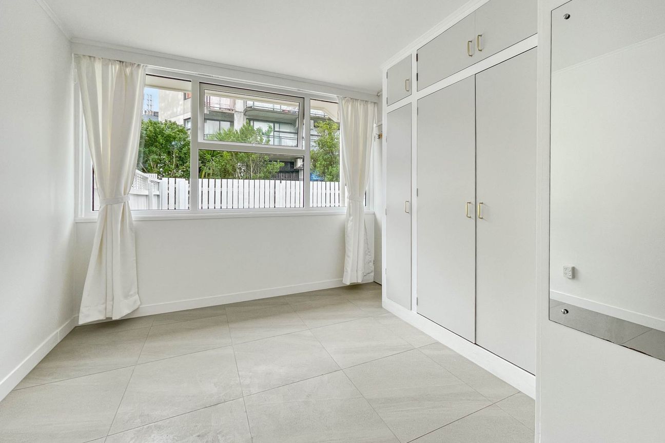 NEWLY RENOVATED HOME! Everything is at your fi... - Widok 6