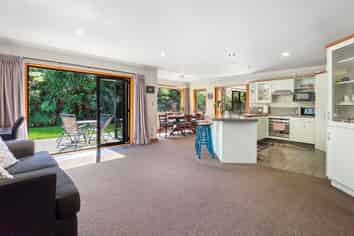 15 Brook Place, Springfield