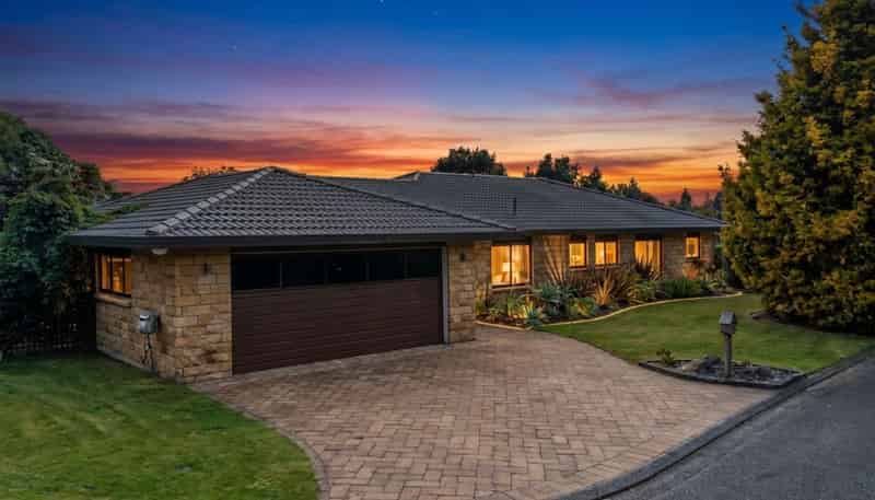 15 Brook Place, Springfield