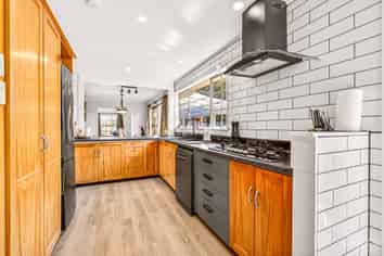 1A Brassey Road, Saint Johns Hill