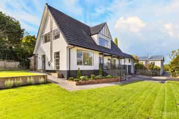 1A Brassey Road, Saint Johns Hill