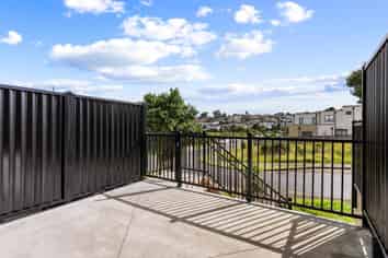 7/10 Ngaroma House Way , Hobsonville