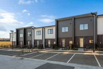 7/10 Ngaroma House Way , Hobsonville