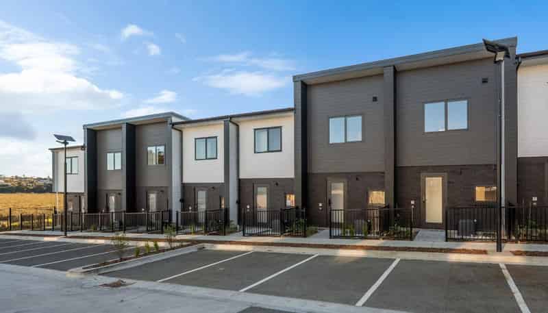 7/10 Ngaroma House Way , Hobsonville