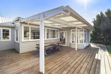 26 Manuka Road, Oneroa