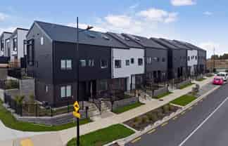 6/2 Firebrick Way , Hobsonville