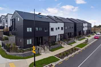 6/2 Firebrick Way , Hobsonville