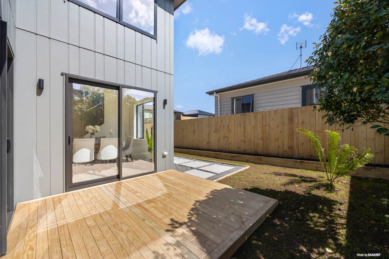 Macleans Zone Corner Opportunity – Vendor Must... - Fler