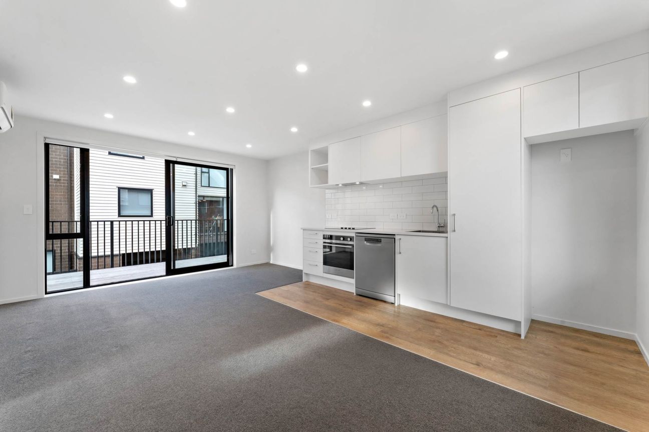 Ticking Boxes-Garage,Family Backyard & 2 Bathrooms - Mehr