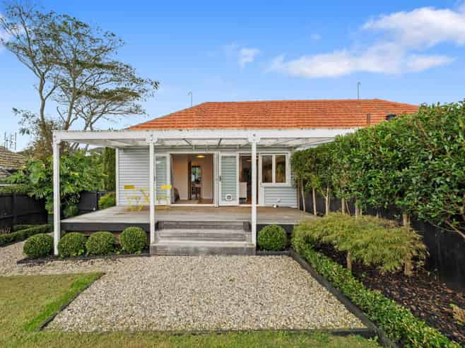 37 McCullough Avenue, Three Kings